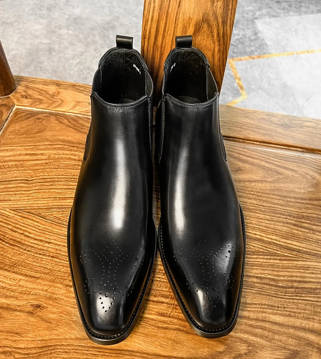 2022 Stivali da uomo autunnali Nuovo stile di lusso in vera pelle Slip On Classic British Trend Brand Ankle Chelsea Brogues Shoe