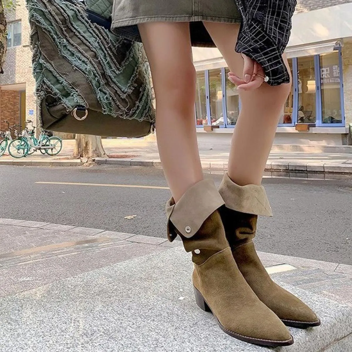 2023 inverno a metà polpaccio stivali da moto di marca di lusso scarpe da donna nuovi tacchi medi stivali Chelsea gladiatore pom