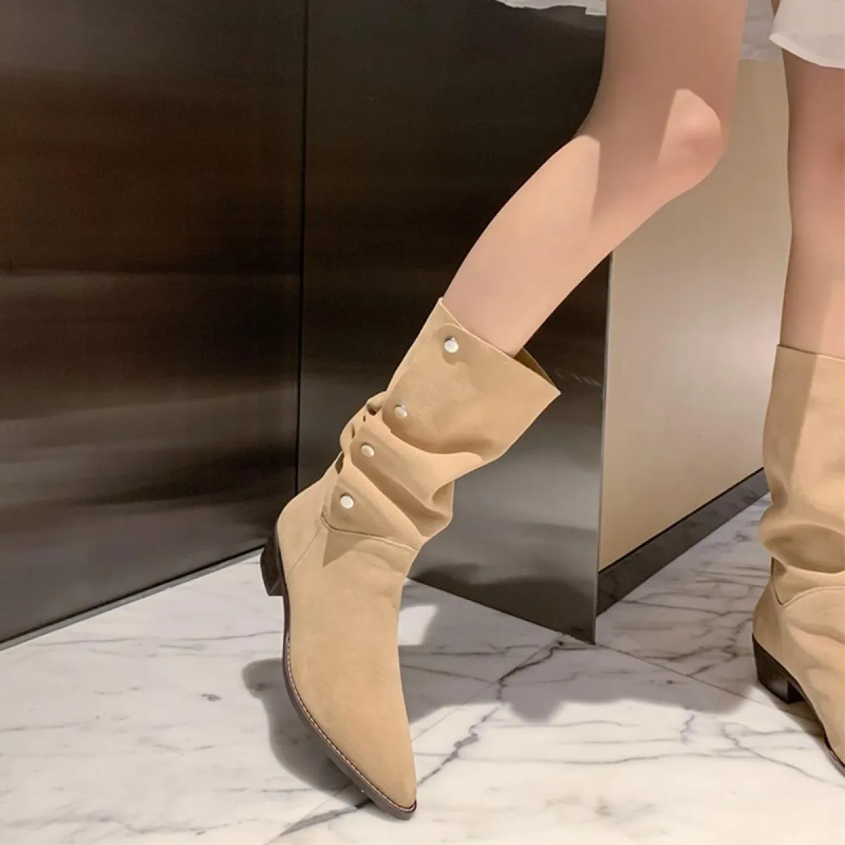 2023 inverno a metà polpaccio stivali da moto di marca di lusso scarpe da donna nuovi tacchi medi stivali Chelsea gladiatore pom