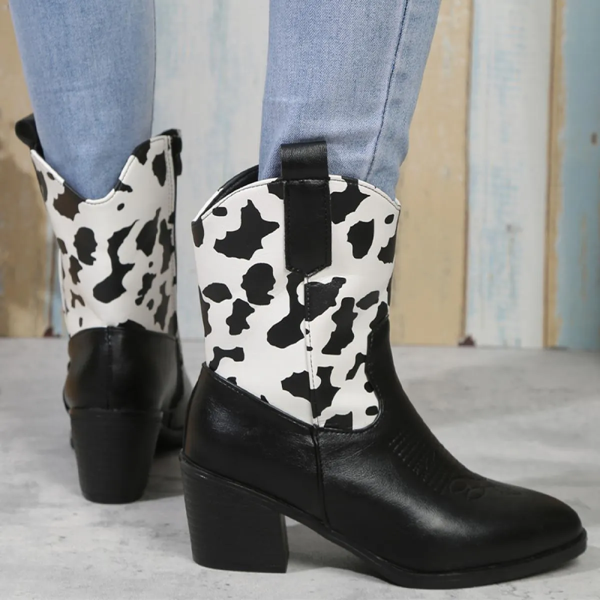2023 Punta a punta New Chunky a metà polpaccio Chelsea Boots Donna Tacchi medi Moto Neve Botas Goth Inverno Designer Pumps Muje