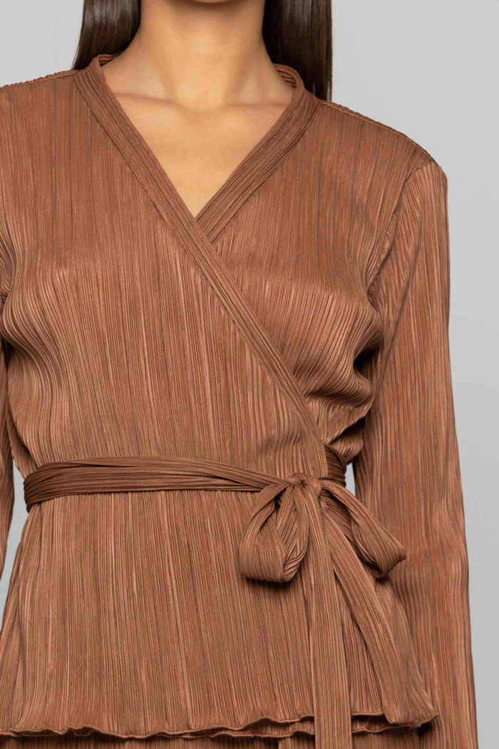 BLUSA A MANICHE LUNGHE PLISSETTATA CON FUSCIACCA