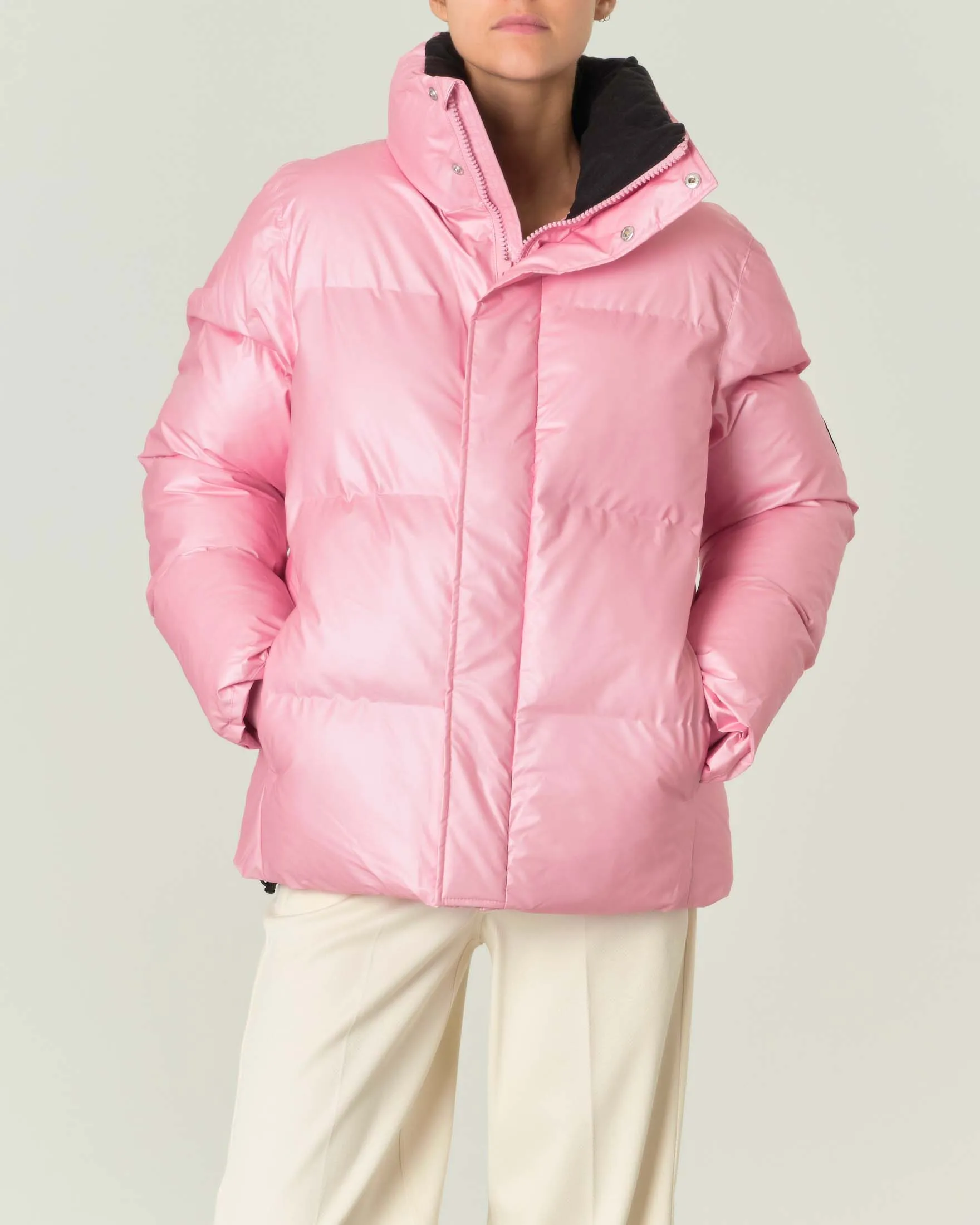 Boxy Puffer Jacket rosa realizzato in un PU traspirante impermeabile con colletto alto