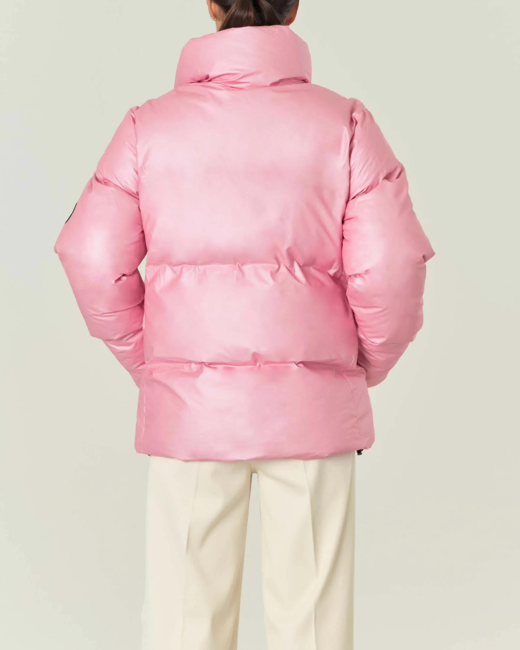 Boxy Puffer Jacket rosa realizzato in un PU traspirante impermeabile con colletto alto