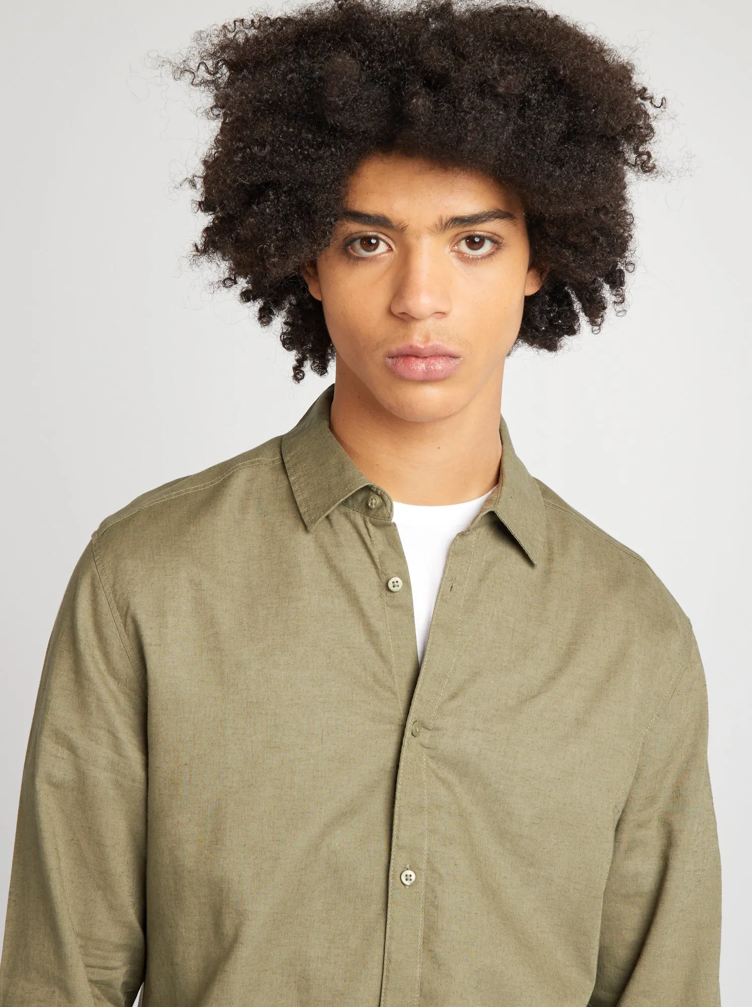 Camicia tinta unita in lino - VERDE