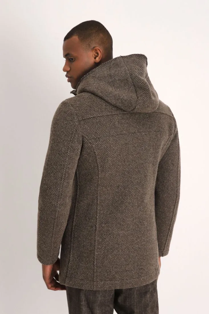 Cappotto con cappuccio, abbottonatura e tasche oblique
