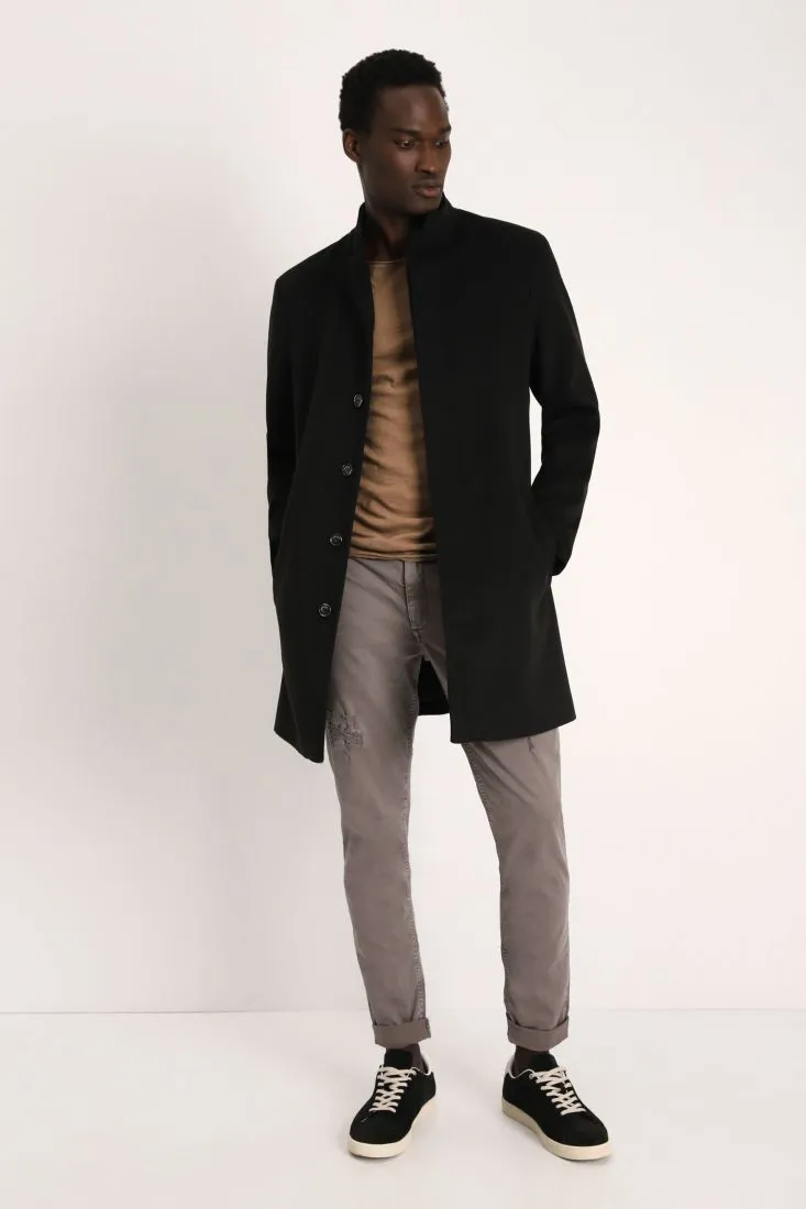 Cappotto monocolour con chiusura nascosta