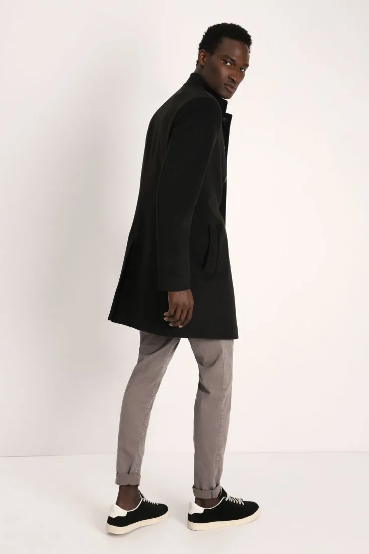 Cappotto monocolour con chiusura nascosta