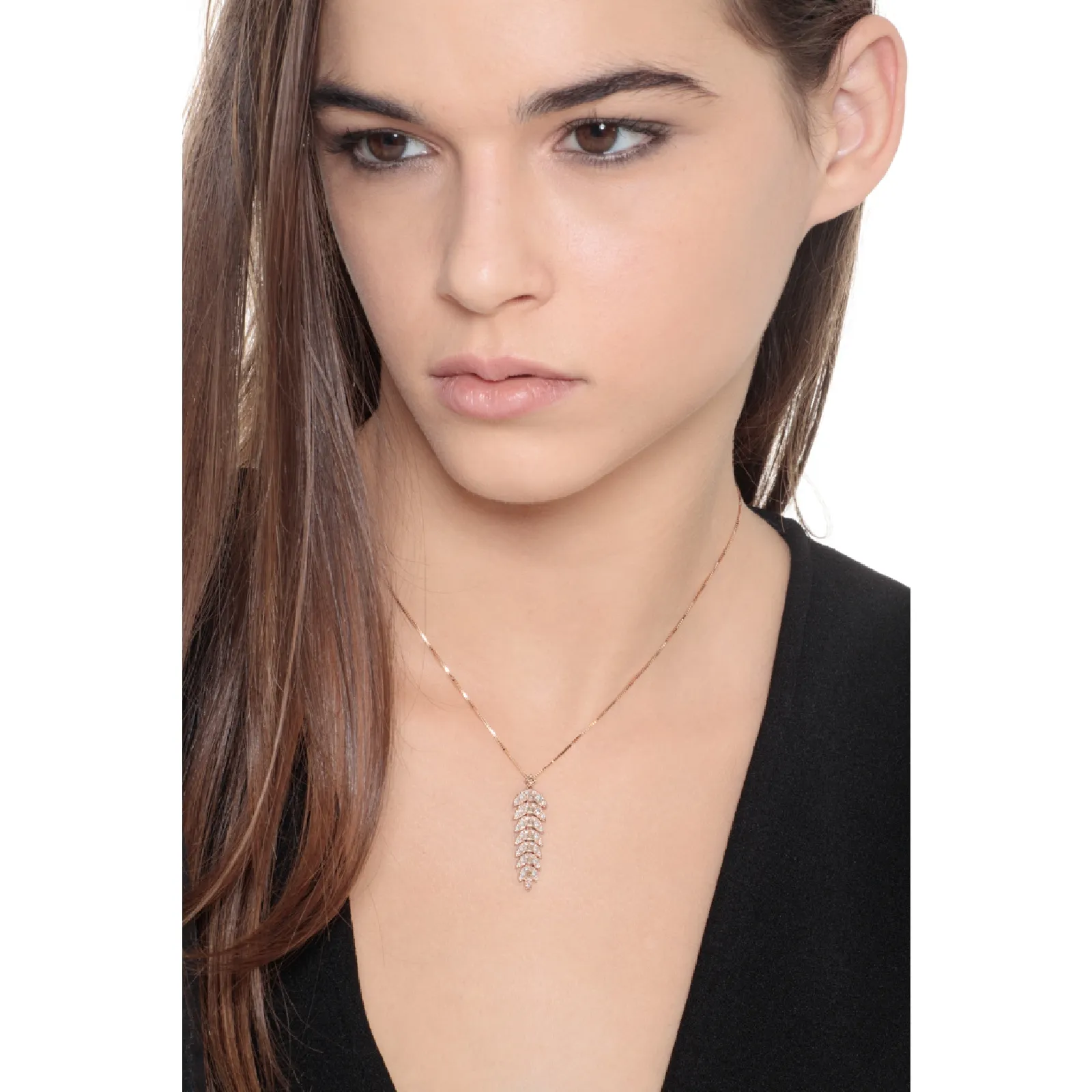 Collana in oro rosa 18k con ciondolo di diamanti bianchi e brown