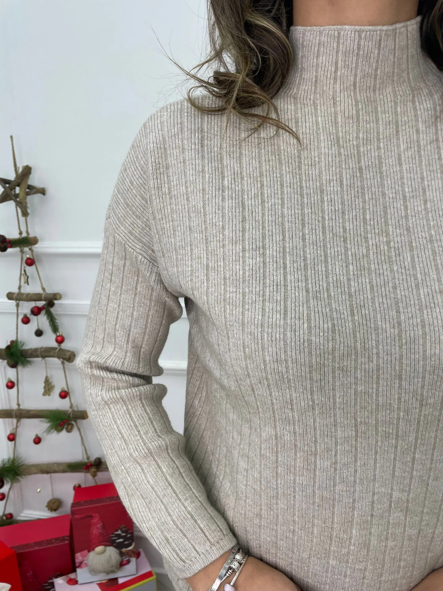 Coordinato 2 pezzi a coste con maglione collo alto