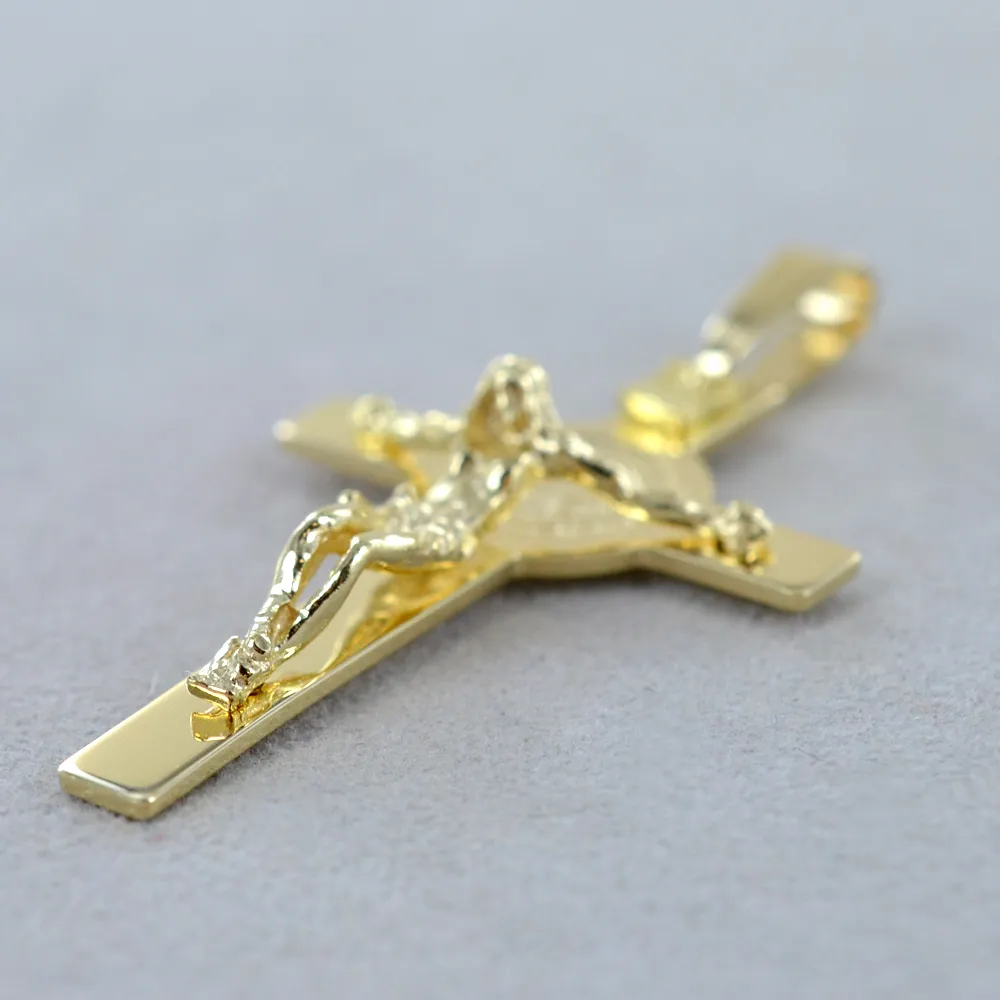 Croce di San Benedetto in oro giallo con medaglia