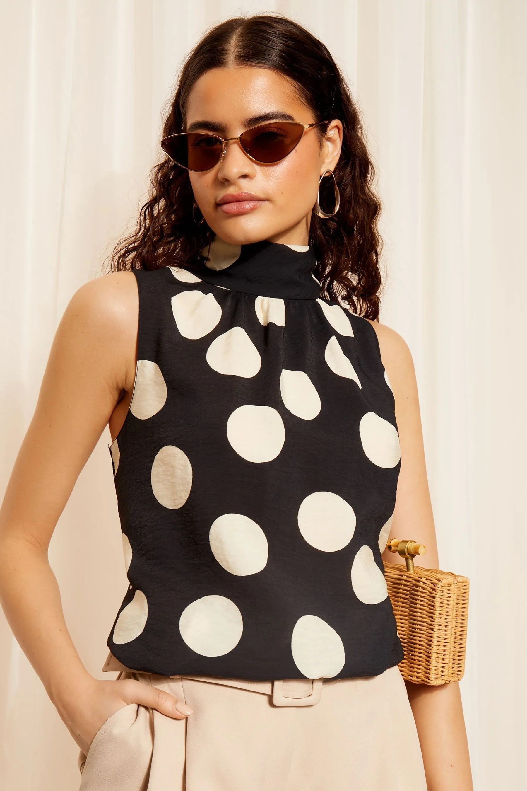 Friends Like These Senza maniche - Blusa con con scollo all'americana e collo alto