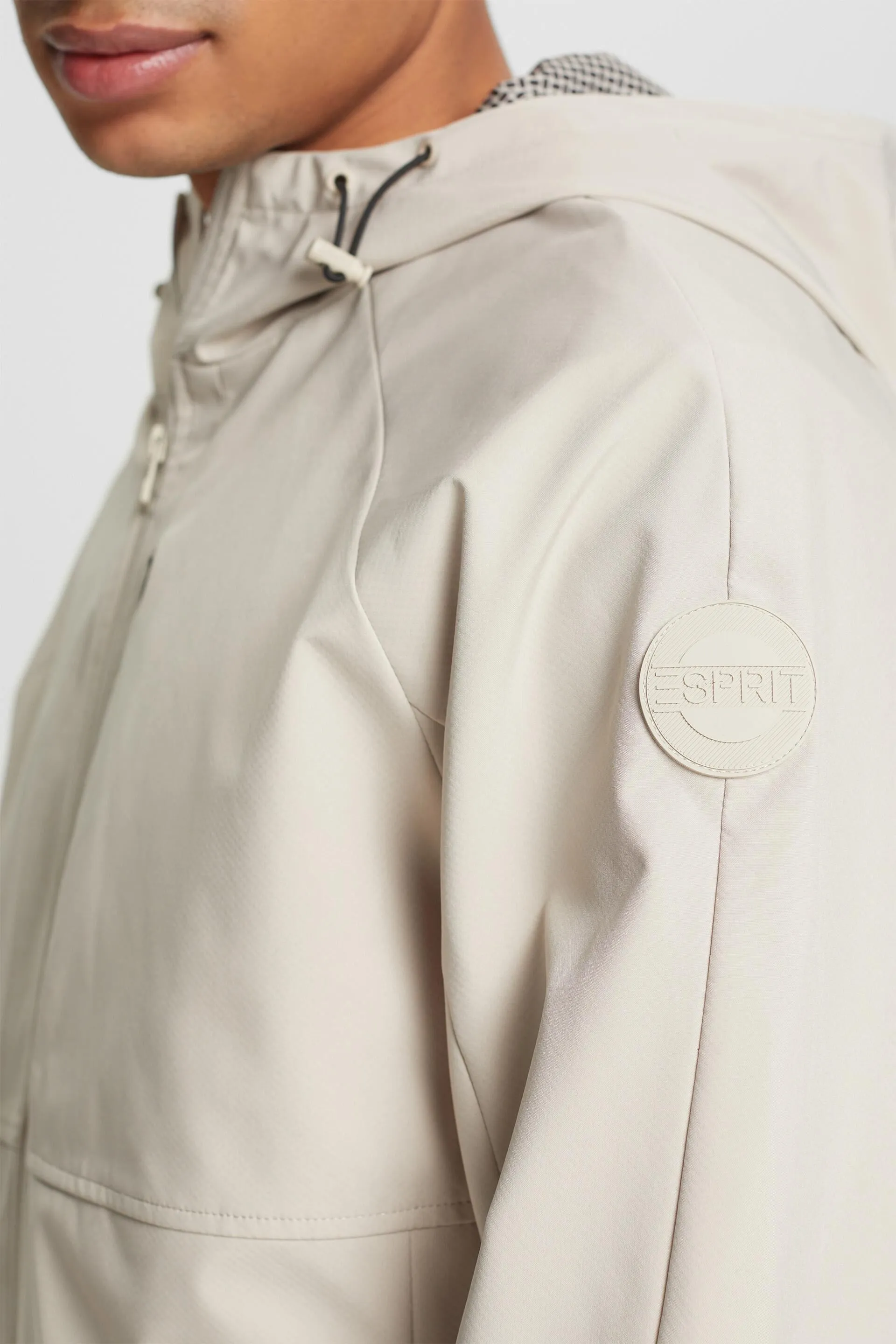 Giacca softshell con cappuccio