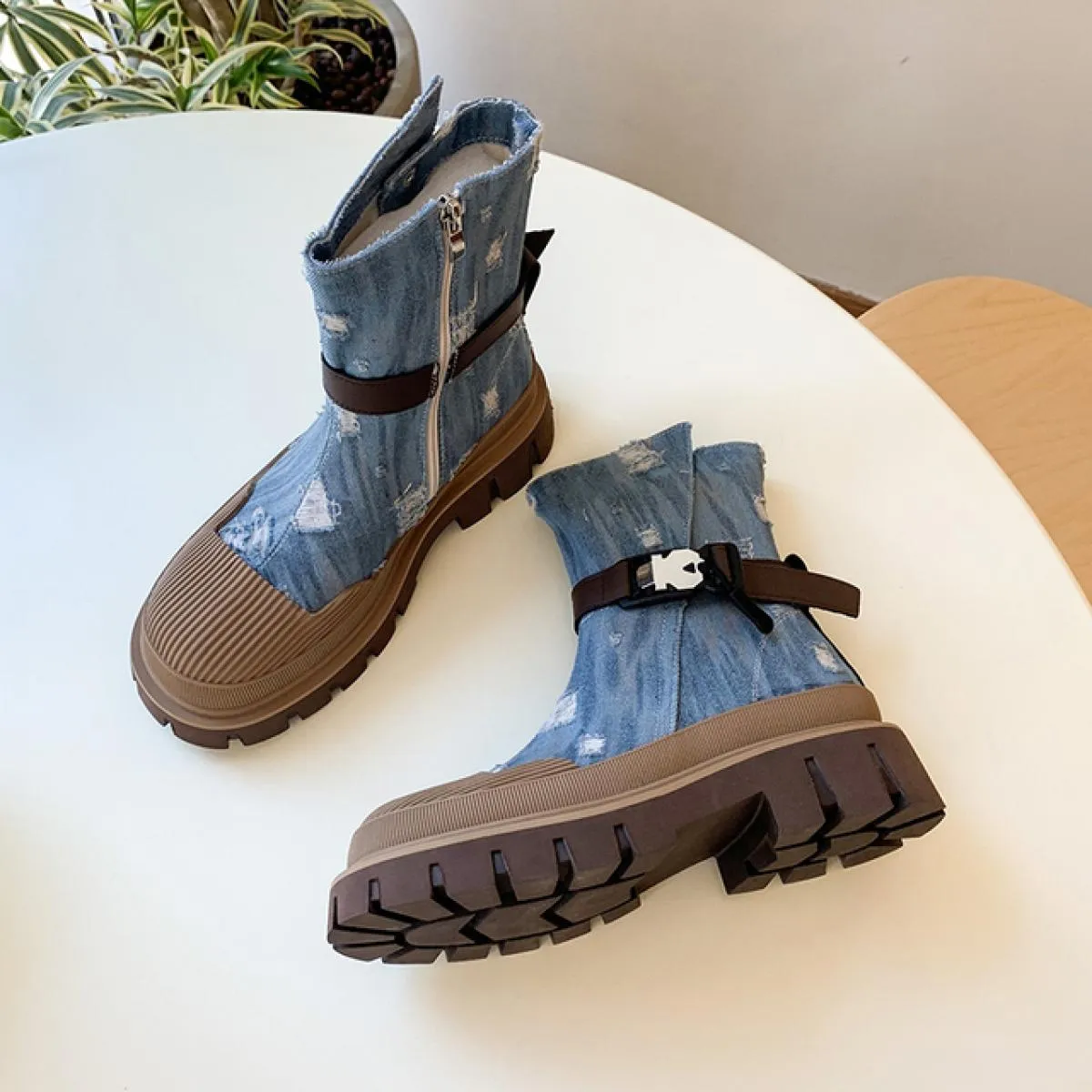 Luxury Brand New Winter Stivali da moto Scarpe da donna Stivali Chelsea in denim 2023 Moda Tacchi medi Décolleté da gladiatore L