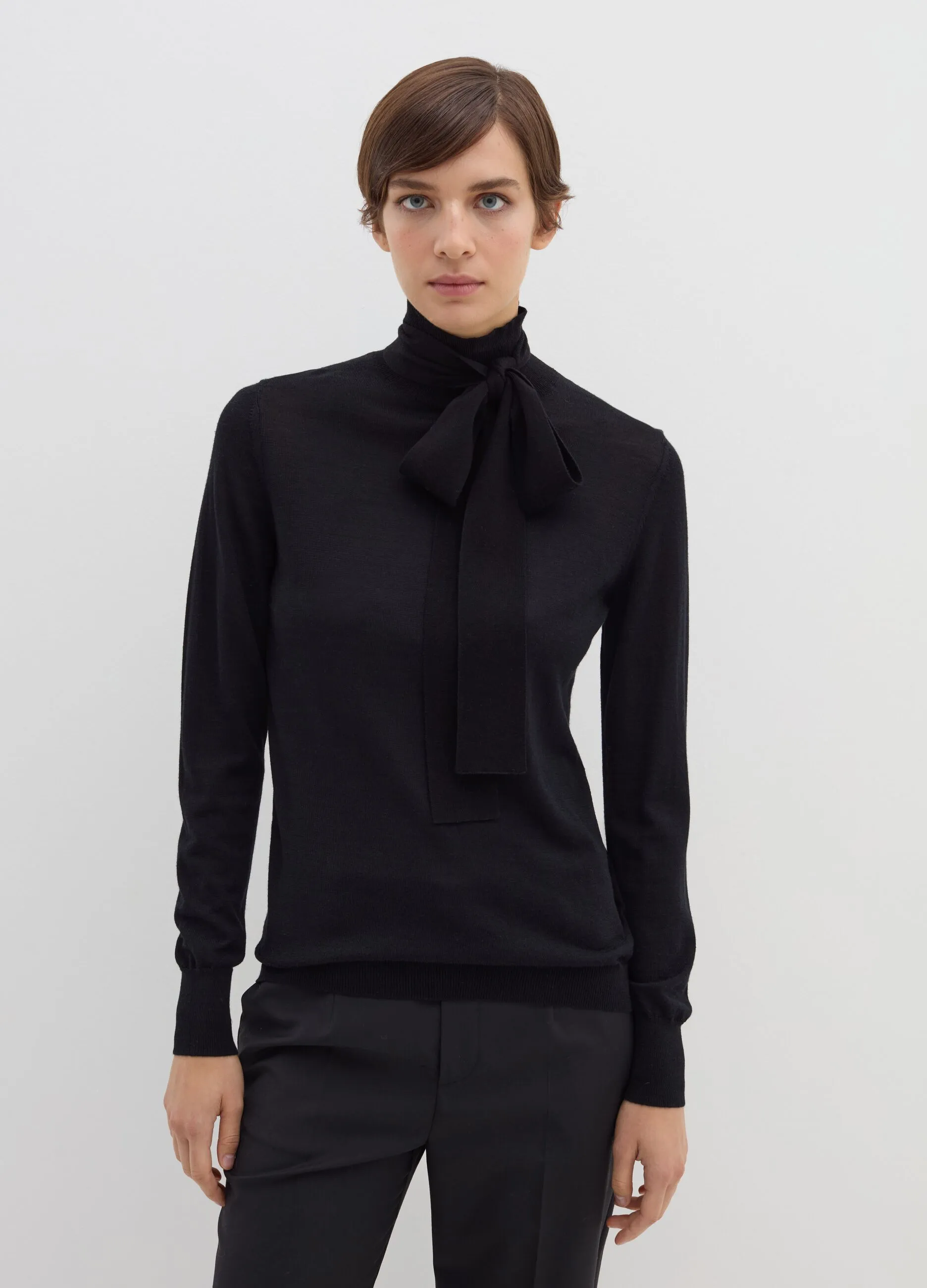 Maglia a collo alto con foulard