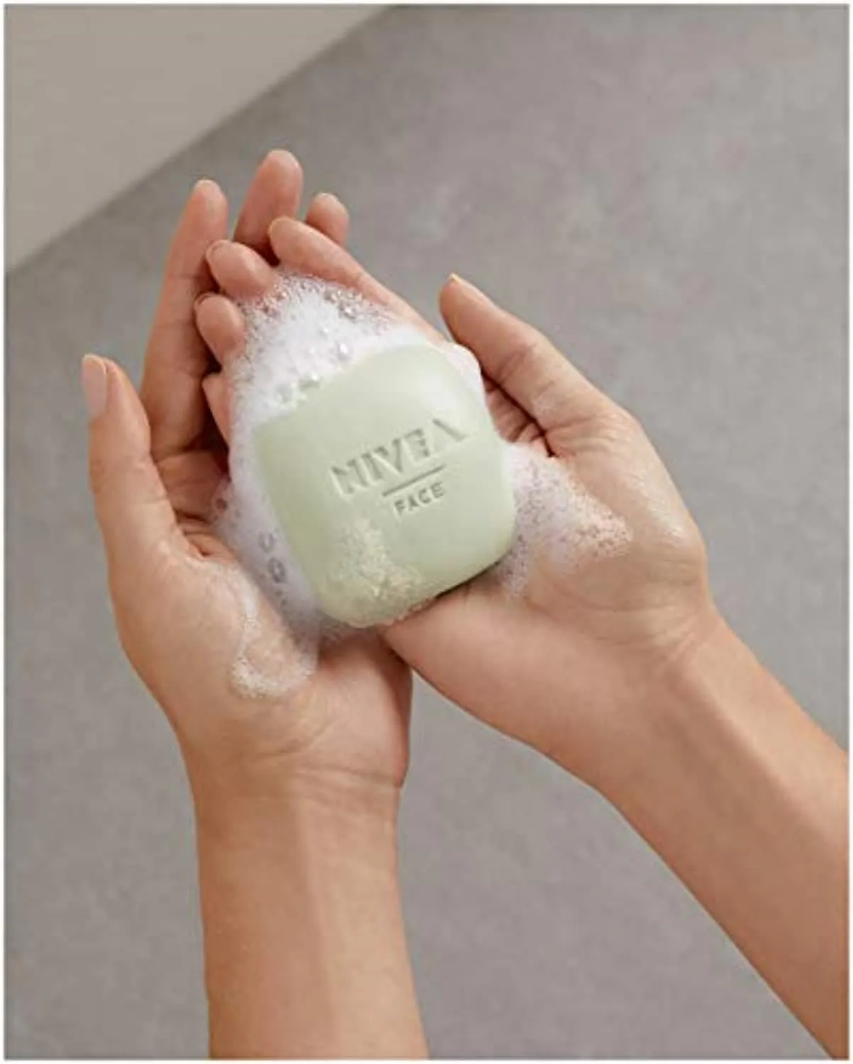 NIVEA MagicBar - Detergente per il viso fisso, anti-impurità (75 g), pulisce e opacizza la pelle, cosmetico naturale certificato