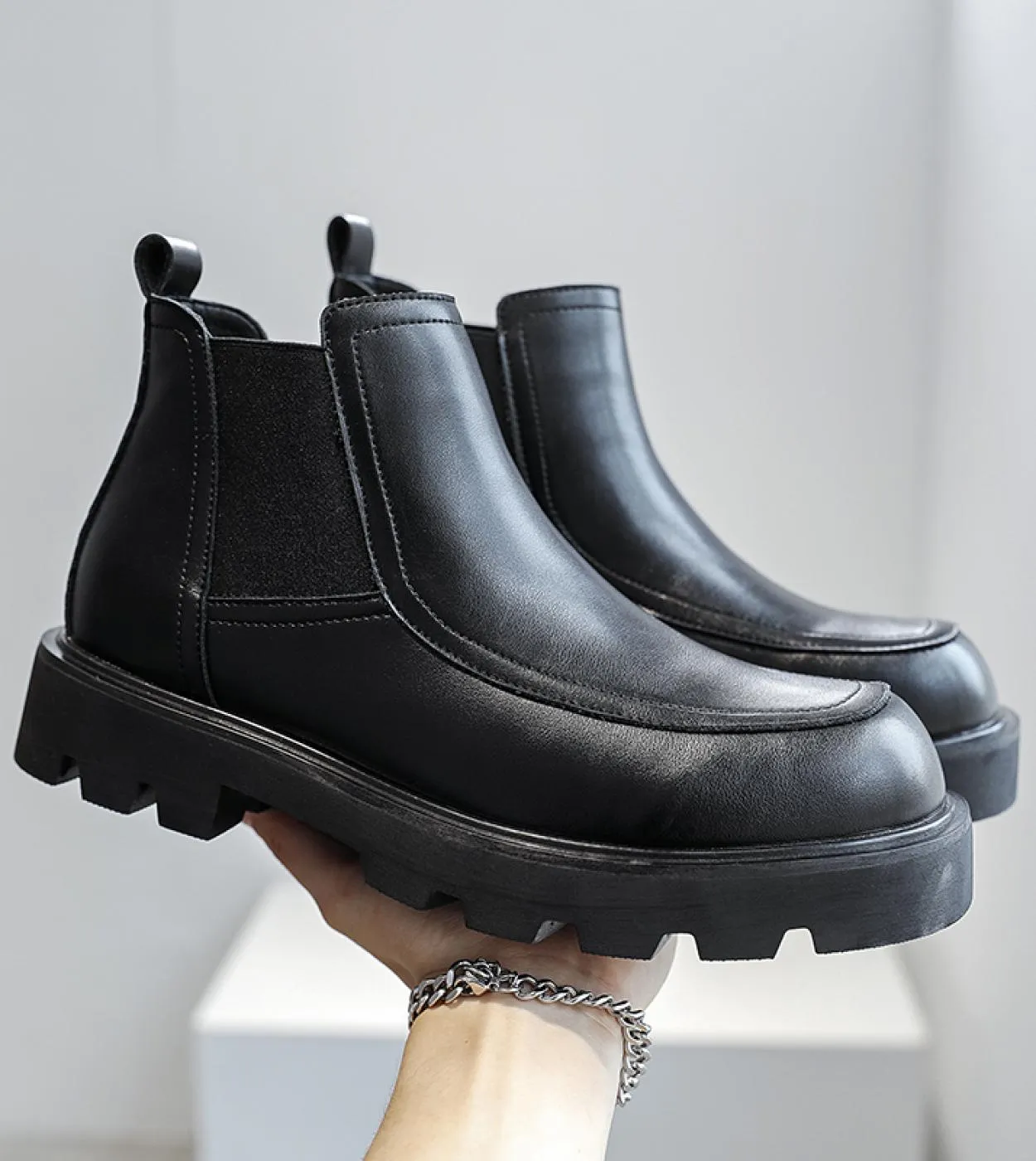 Nuovi stivali di pelle Chelsea di marca di lusso Abito scarpe da sposa a testa quadrata Stivali casual di moda in vera pelle Sti