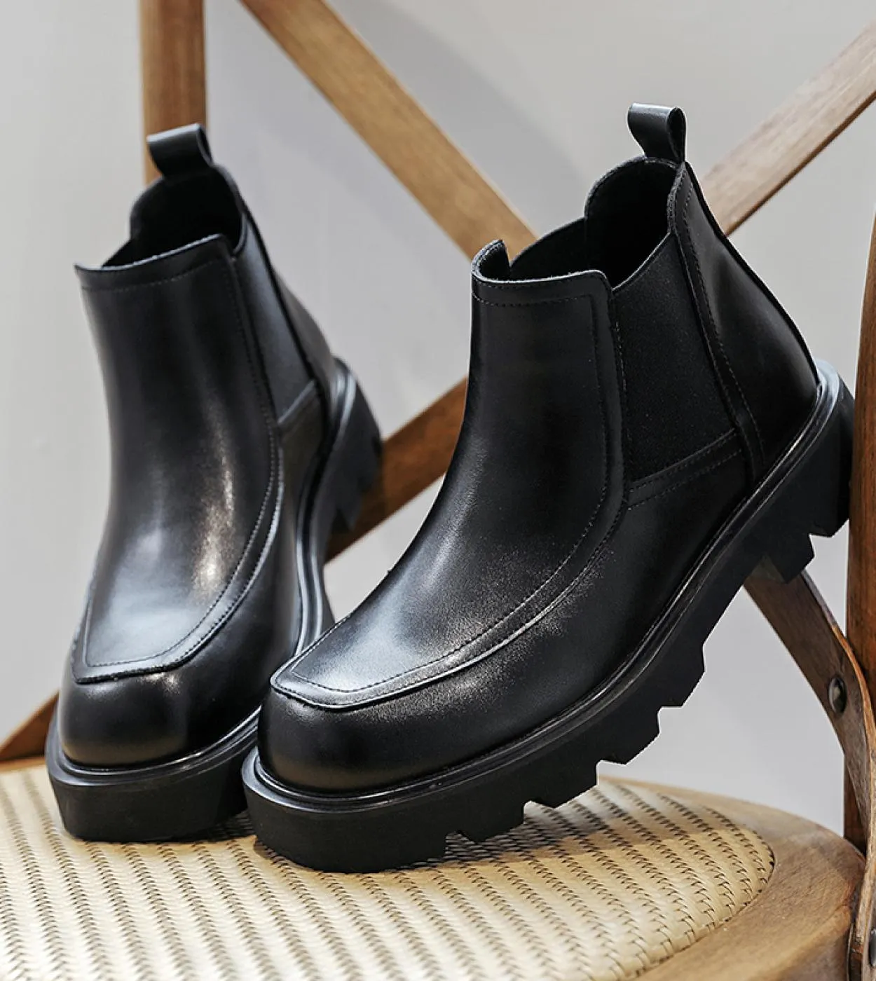 Nuovi stivali di pelle Chelsea di marca di lusso Abito scarpe da sposa a testa quadrata Stivali casual di moda in vera pelle Sti
