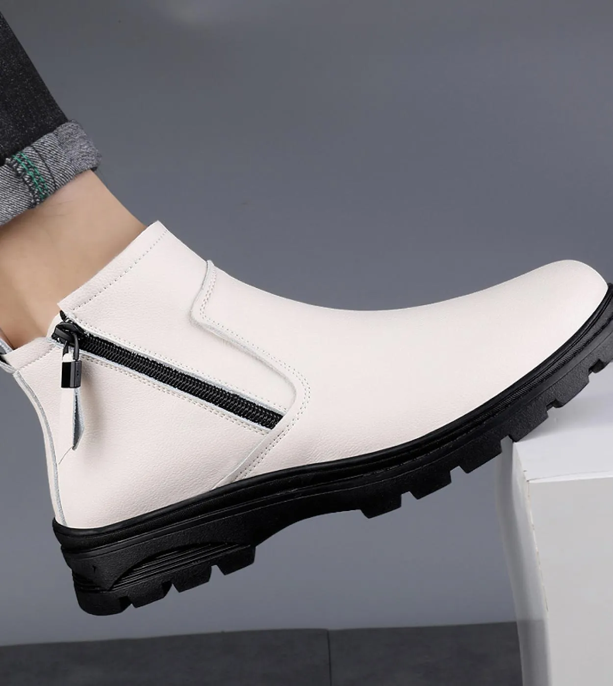 Nuovi stivali invernali da uomo in vera pelle Stivali vintage da uomo casual Scarpe da neve da uomo comode Stivali da moto caldi