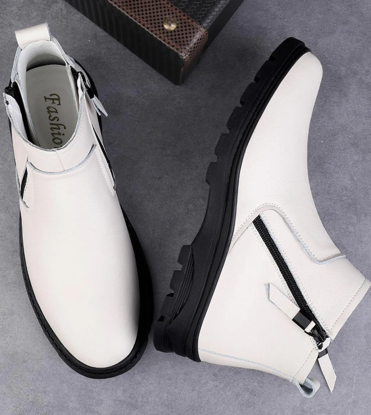 Nuovi stivali invernali da uomo in vera pelle Stivali vintage da uomo casual Scarpe da neve da uomo comode Stivali da moto caldi