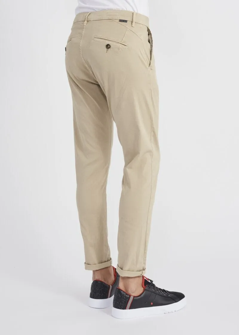 Pantaloni chino in gabardina stretch
