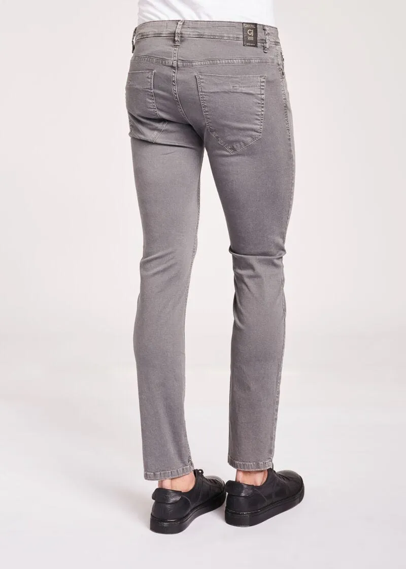 Pantaloni slim in gabardina stretch