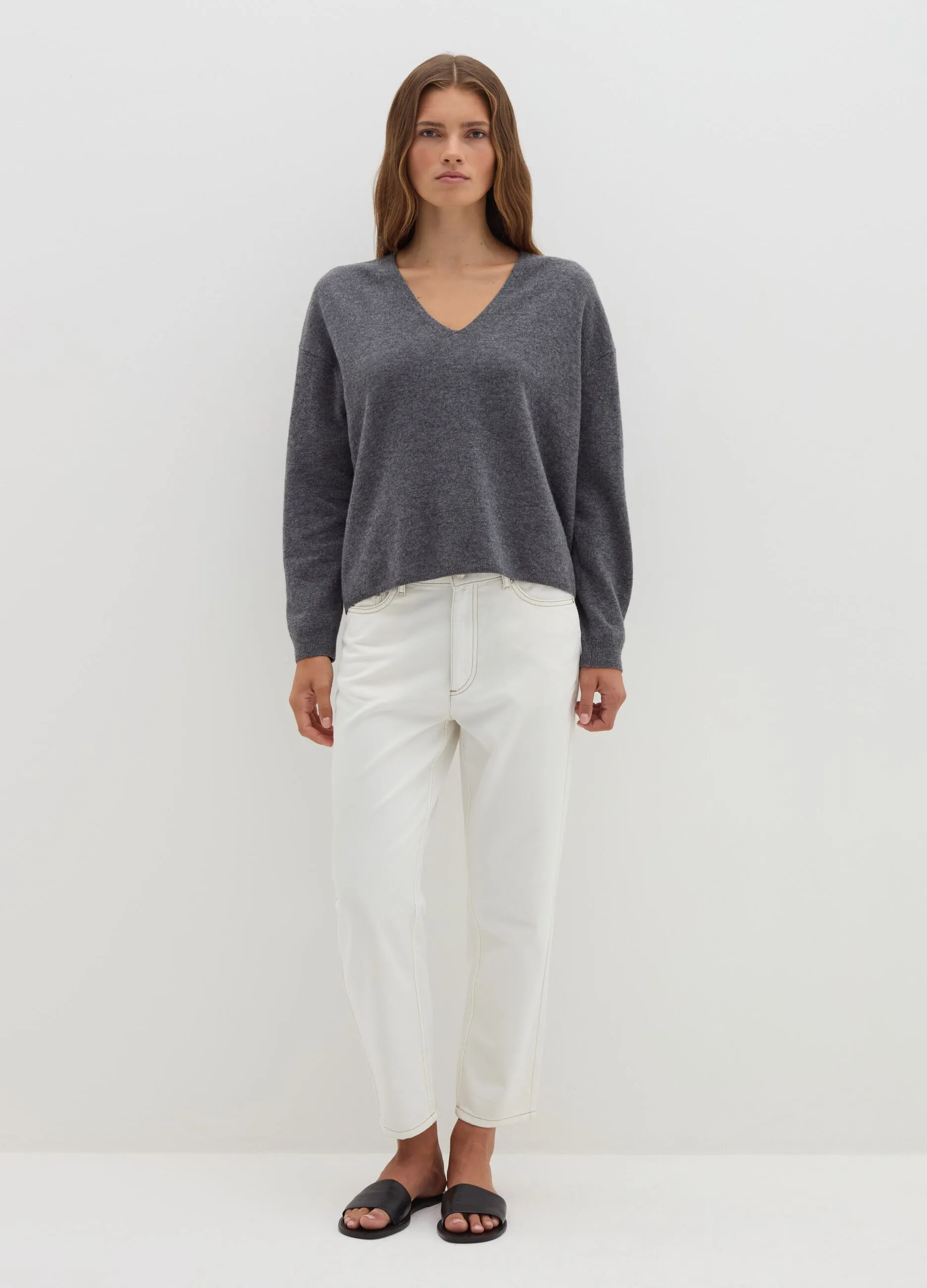 Pullover in lana e cashmere con scollo a V