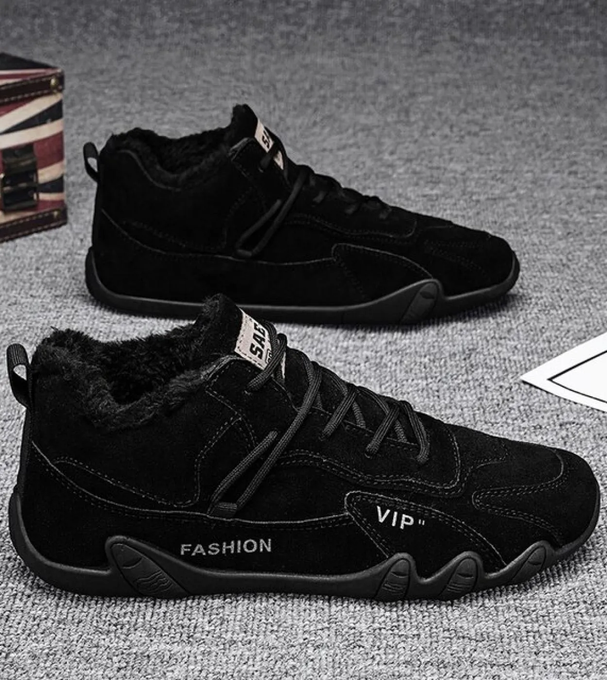 Scarpe da ginnastica da uomo invernali 2022 Nuovi stivali neri Peluche Casual Stivali da neve caldi Scarpe da ginnastica da uomo