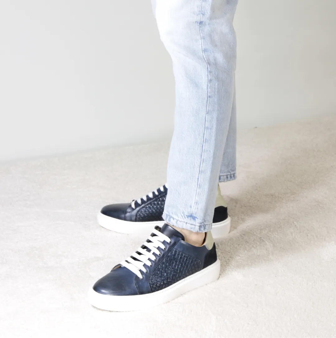 Sneaker casual da uomo in pelle intrecciata colore blu