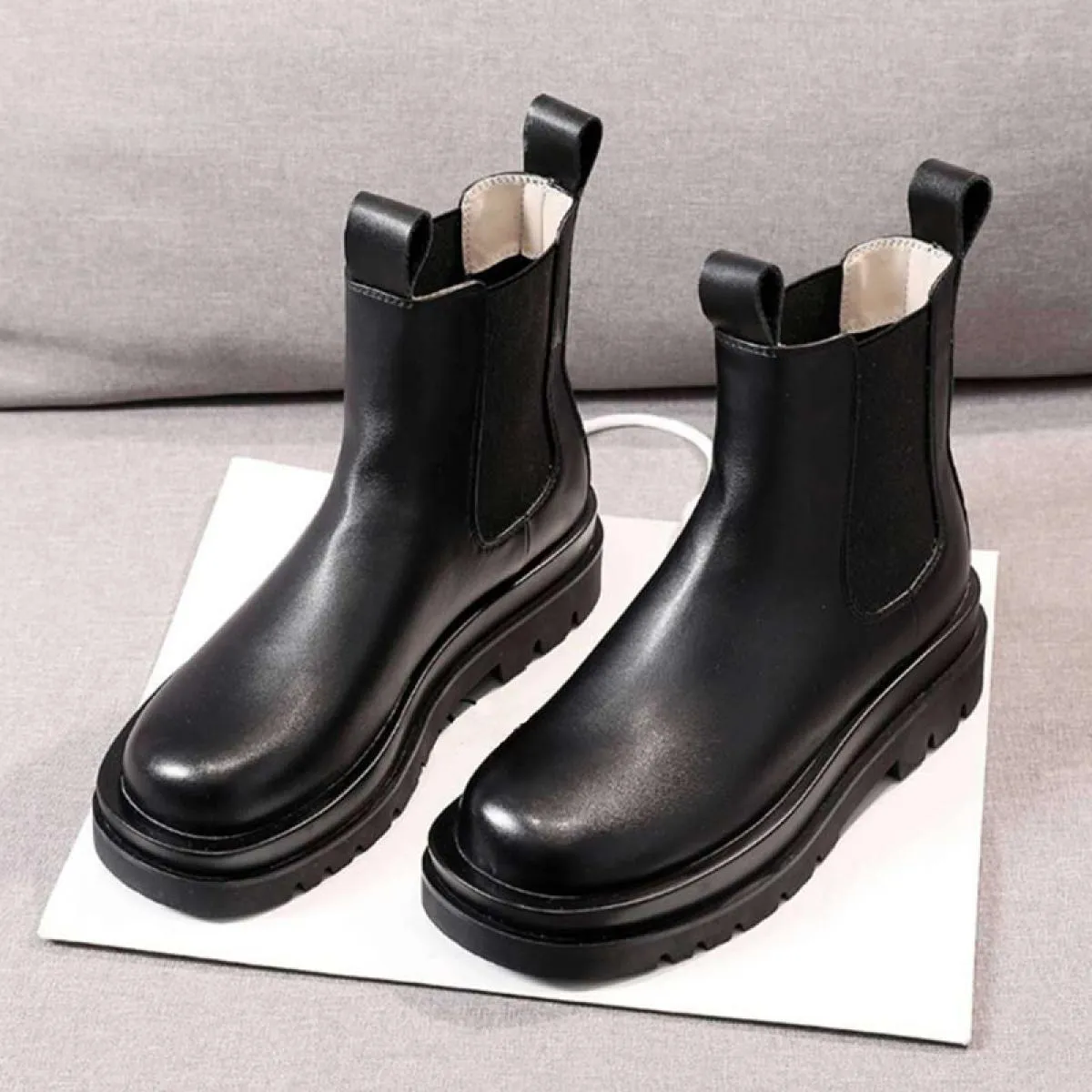 Stile moda donna stivali da moto punk scarpe in pelle di mucca nera adorabili stivali Chelsea da donna con piattaforma Botas Fem