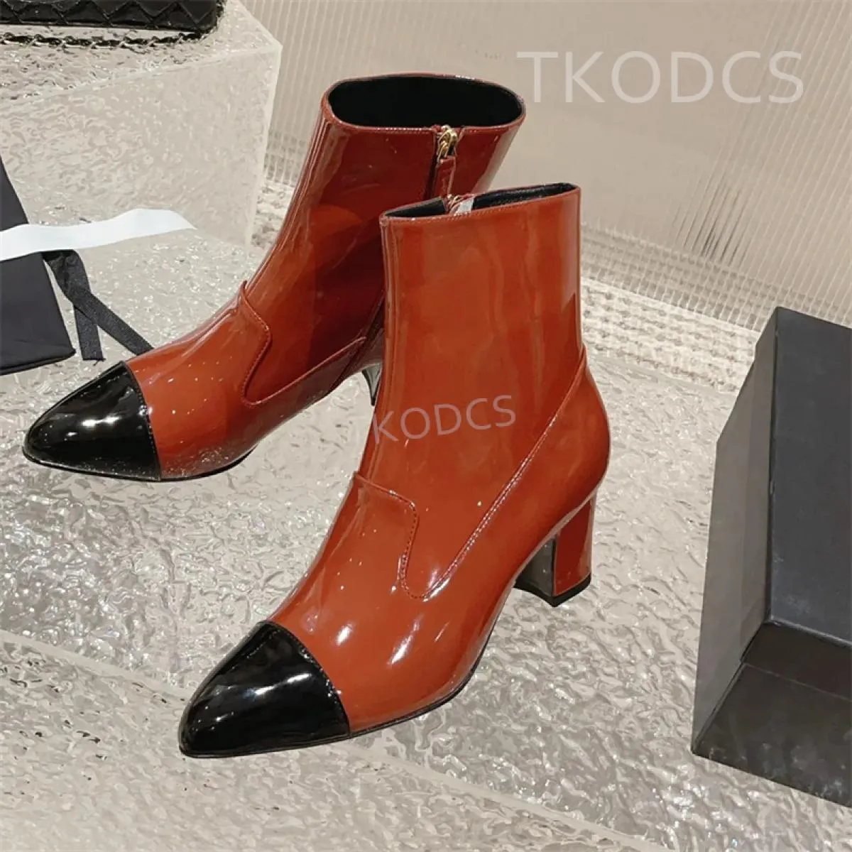 Stivali Chelsea con punta tonda e tacco alto di marca, da donna, in vera pelle verniciata, alla caviglia, Botas, da donna, con c