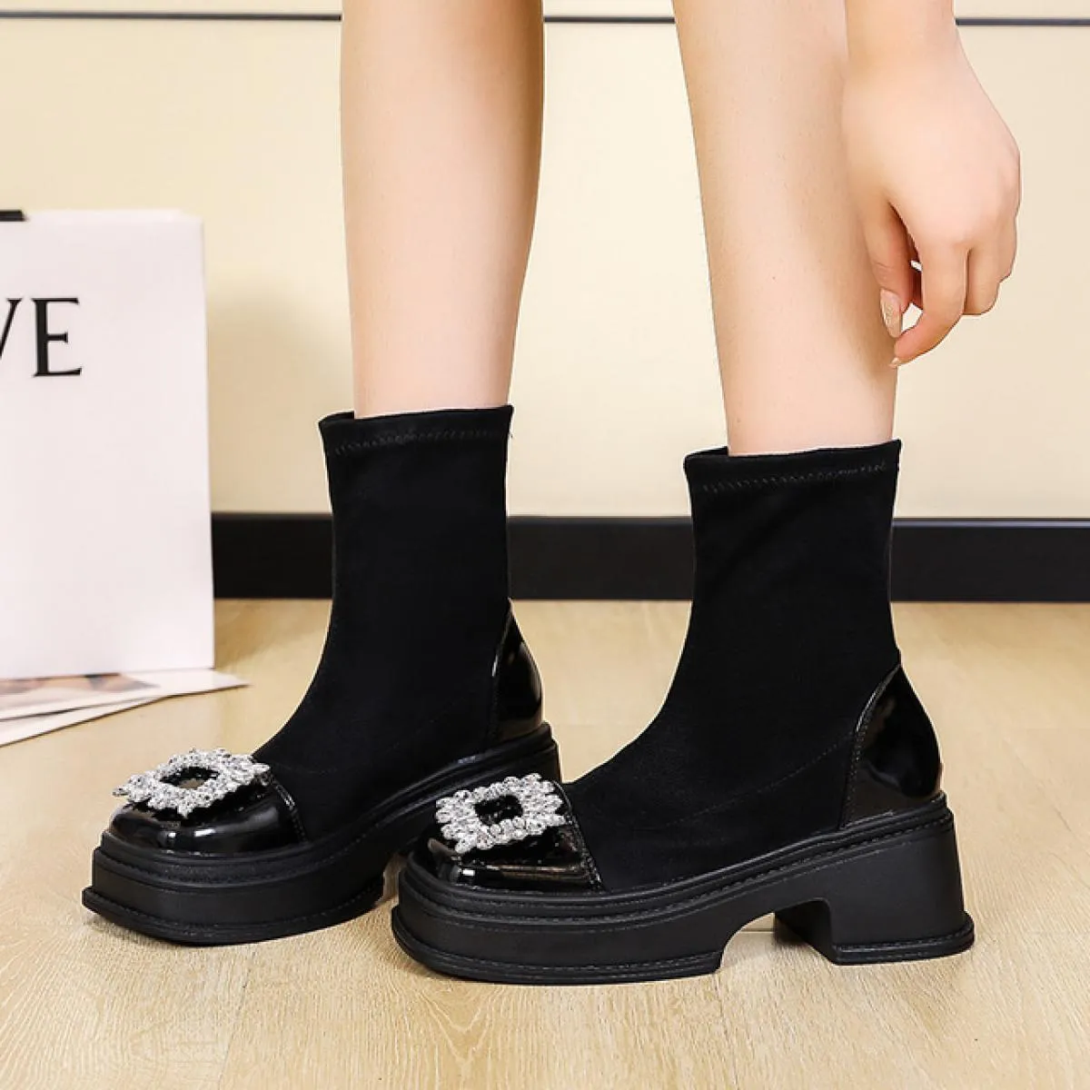 Stivali Chelsea da donna alla moda in cristallo con caviglia Stivali da neve con tacco medio e punta tonda 2023 Abito invernale
