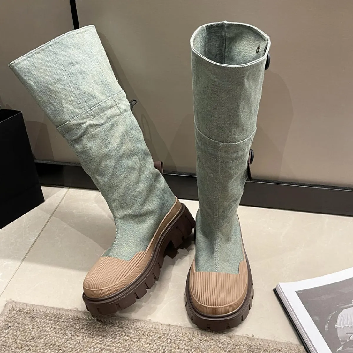 Stivali Chelsea da donna con plateau alto al ginocchio scarpe invernali con tacco medio 2023 stivali da moto Goth di nuova tende