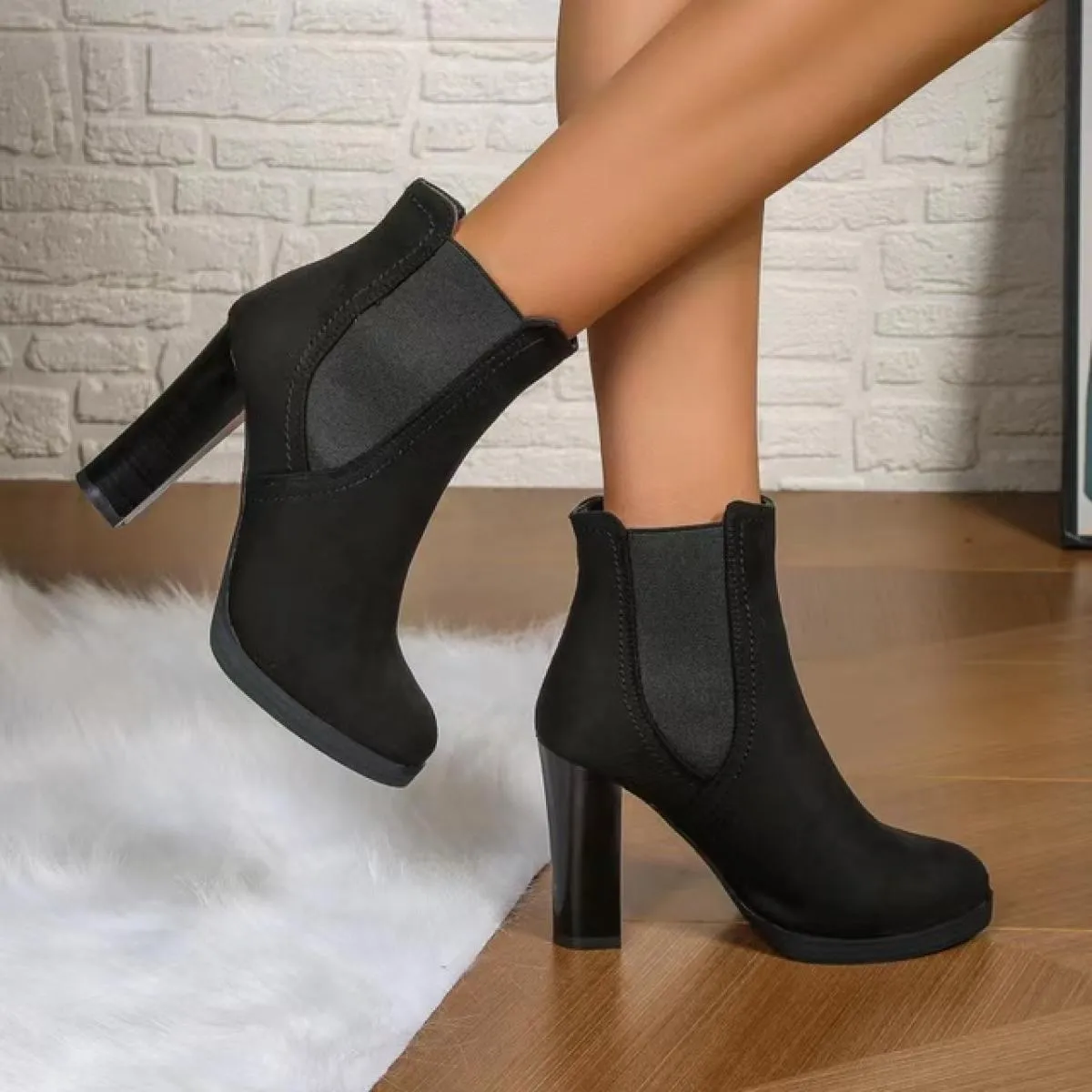 Stivali Chelsea da donna con tacco alto in pelle scamosciata Inverno 2023 Scarpe di moda di nuova marca Décolleté Stivali da nev