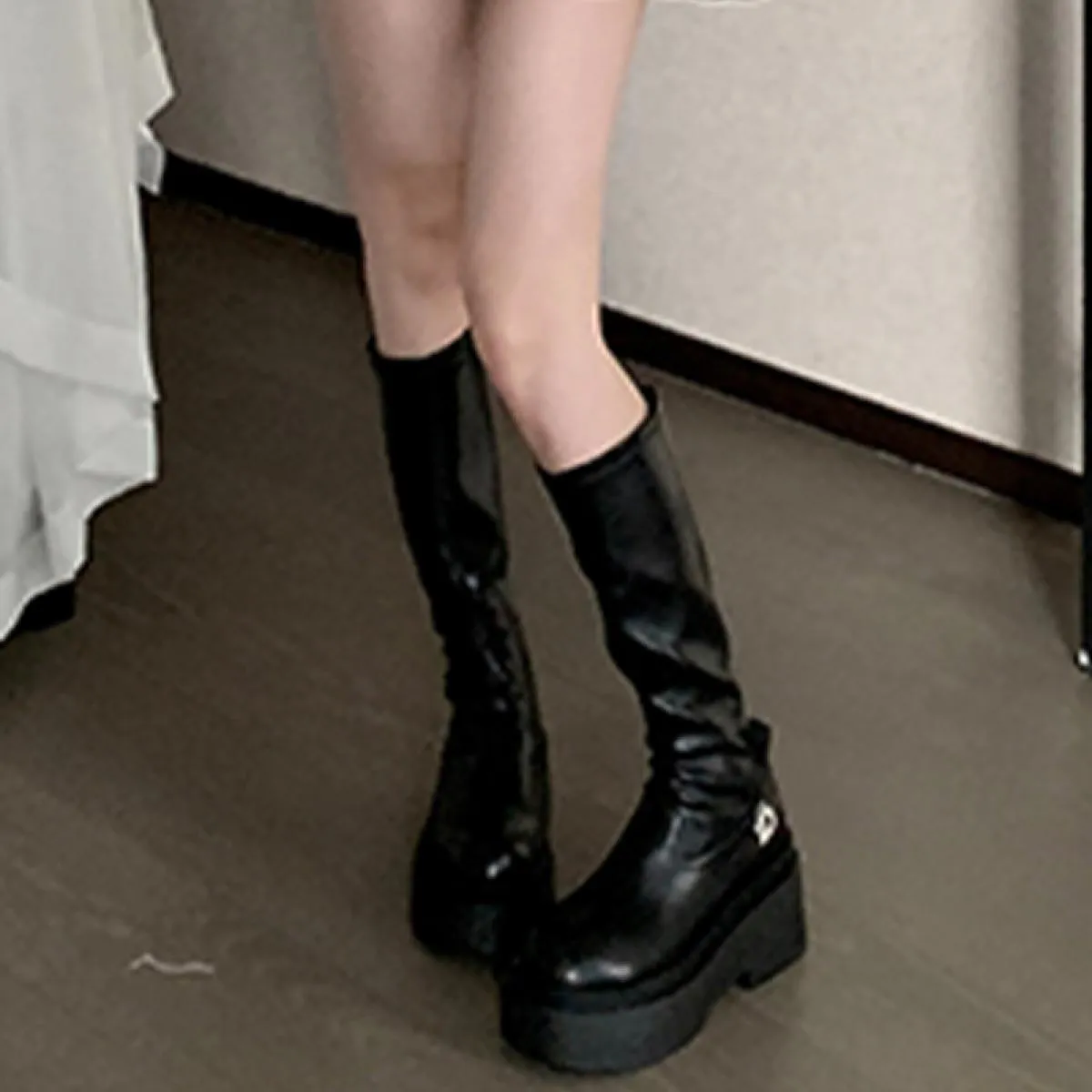 Stivali Chelsea da donna con tacco alto Stivali da neve da moto alti al ginocchio Punk 2023 Inverno Nuovo designer Scarpe casual