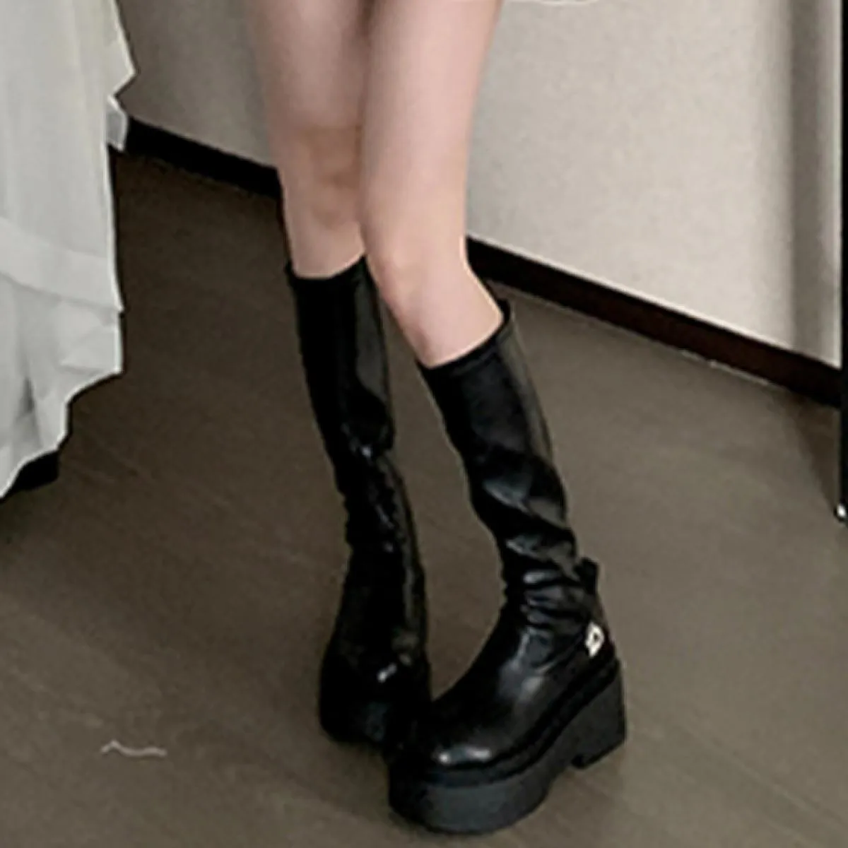 Stivali Chelsea da donna con tacco alto Stivali da neve da moto alti al ginocchio Punk 2023 Inverno Nuovo designer Scarpe casual