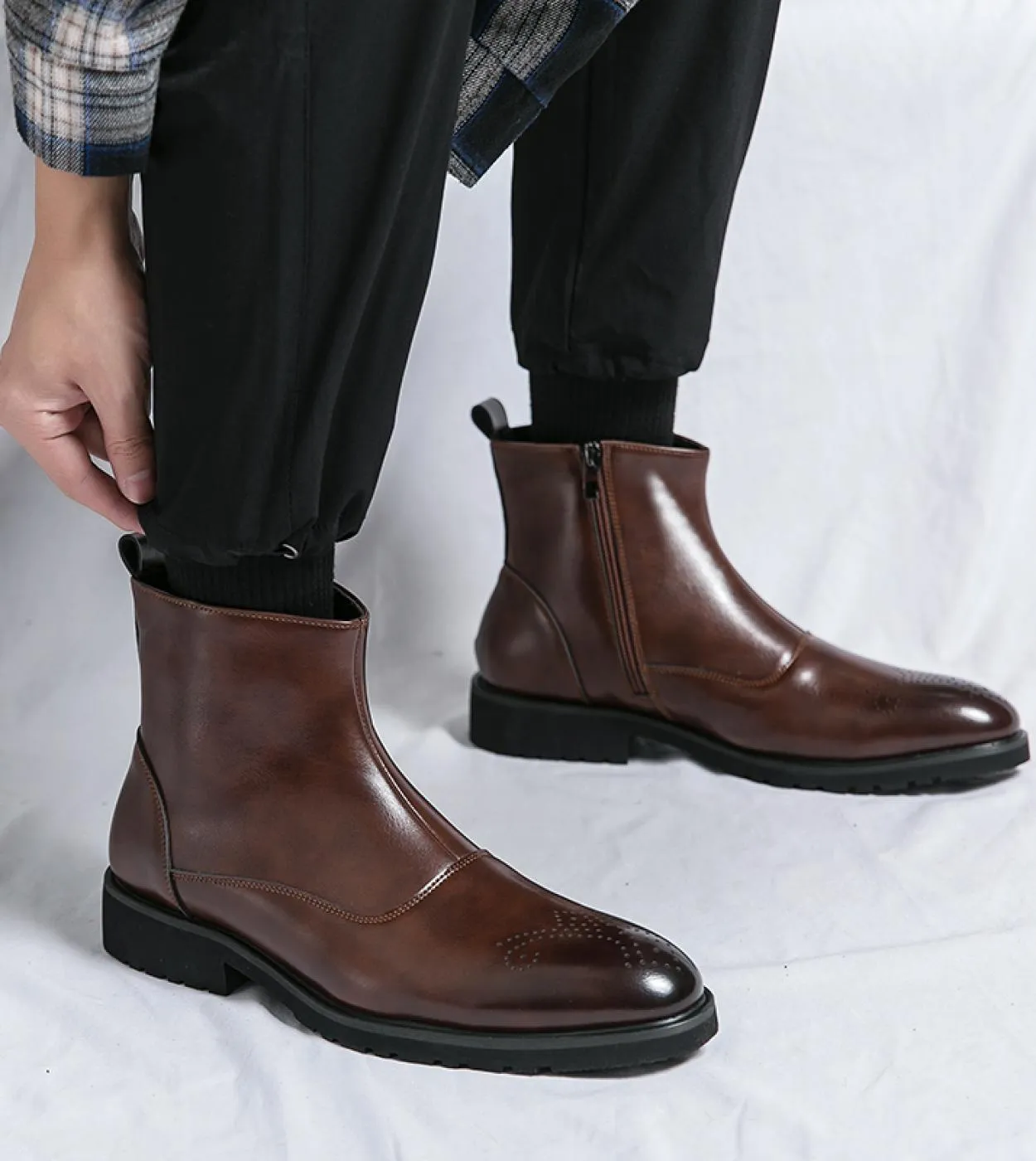 Stivali Chelsea eleganti invernali Scarpe da uomo Slip On Dress Stivali da cowboy da uomo formali Uomini a punta Beni di lusso D