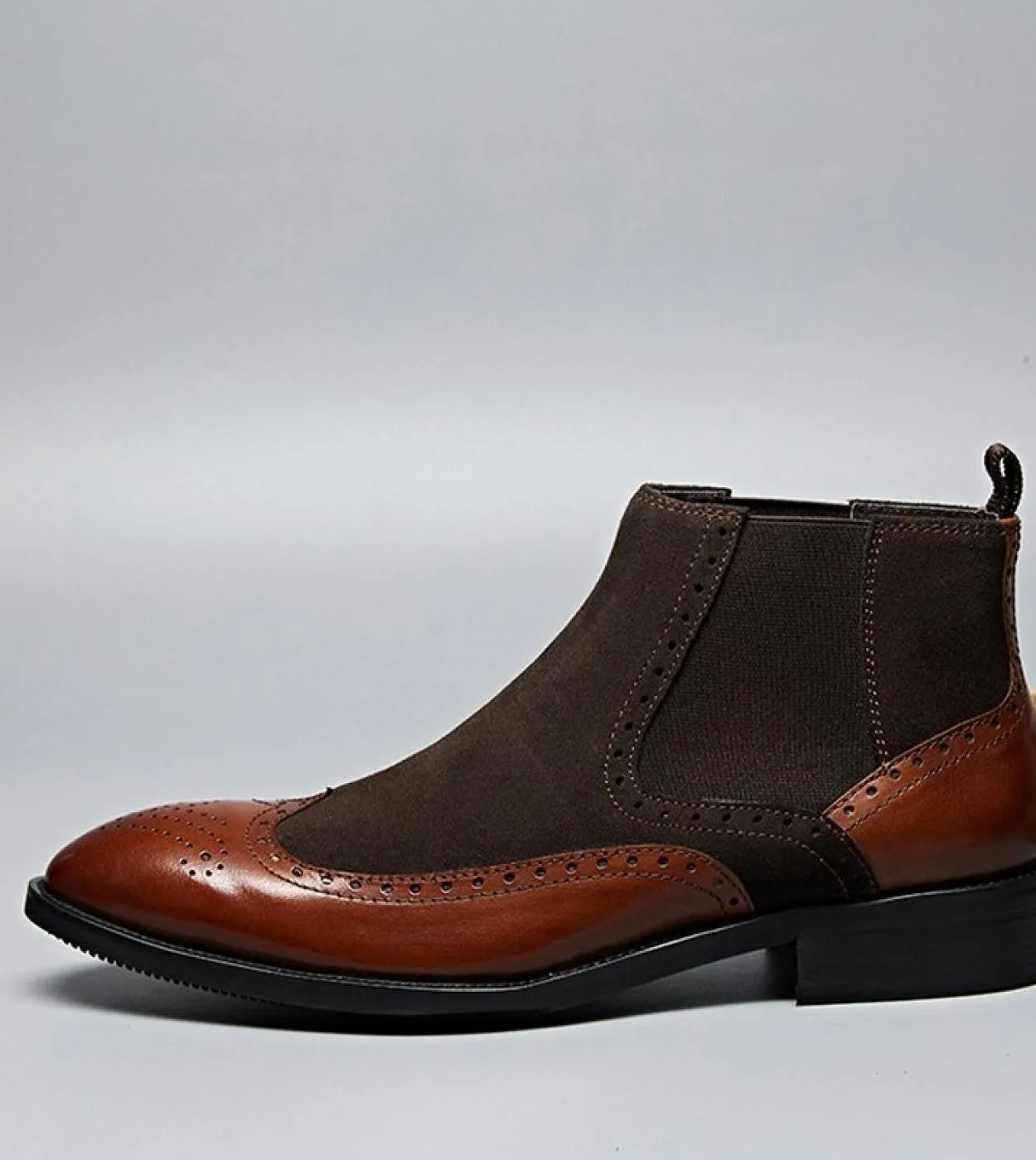 Stivali Chelsea fatti a mano in vera pelle da uomo 2023 Stivali da lavoro in pelle scamosciata di mucca italiana Slip On Brogue