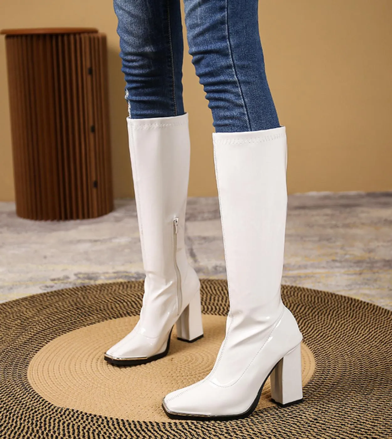 Stivali Chelsea femminili Design in metallo 2022 Stivali alti al ginocchio di marca di moda di vendita calda per le donne Tacco