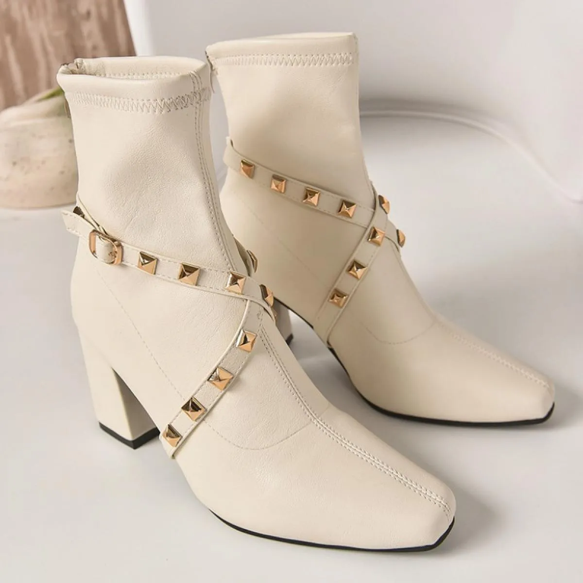 Stivali Chelsea Scarpe da donna Tacchi alti alla caviglia 2023 Nuovo inverno Fad Chunky Square Toe Dress Party Pumps Moto Snow B