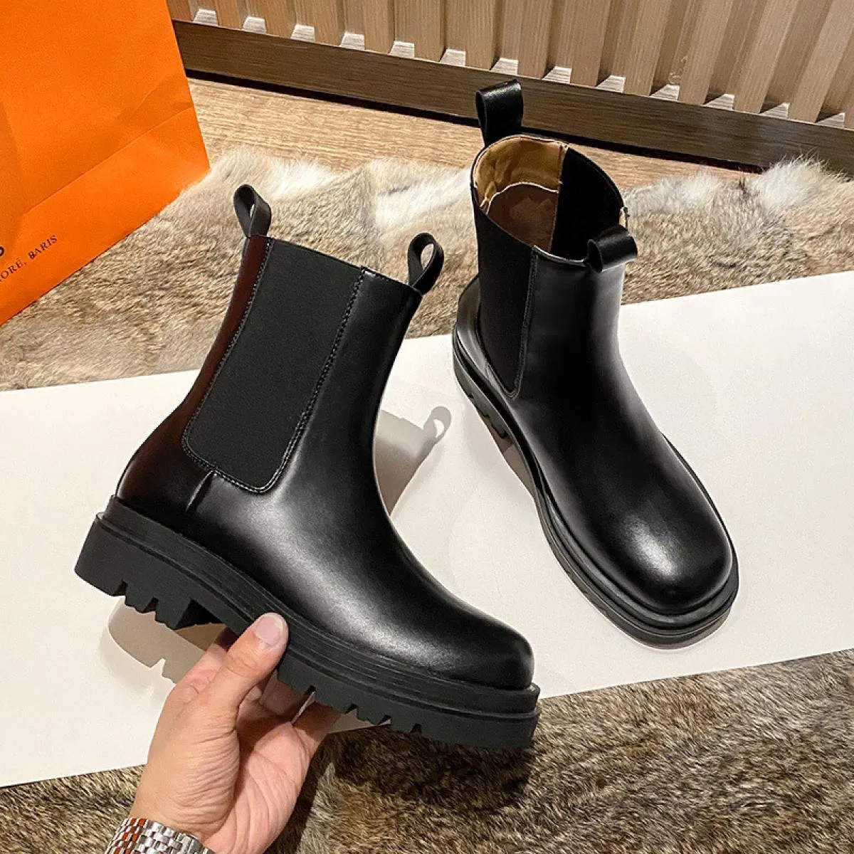 Stivali da cavaliere casual da donna di marca famosa Scarpe in pelle di mucca dolce Piattaforma da donna Stivali Chelsea da disc
