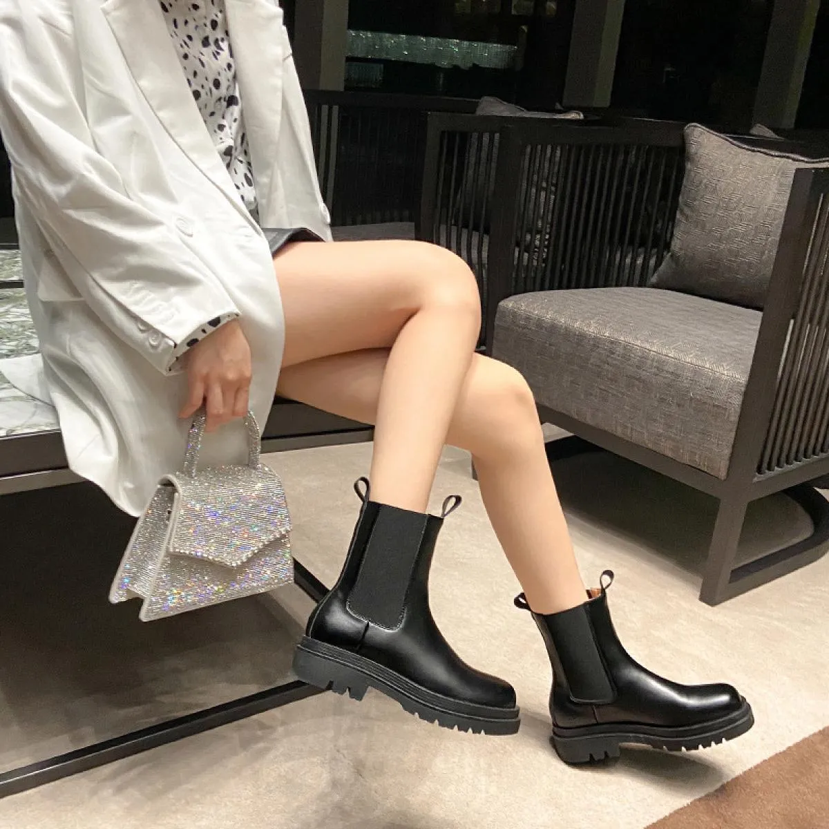 Stivali da cavaliere casual da donna di marca famosa Scarpe in pelle di mucca dolce Piattaforma da donna Stivali Chelsea da disc