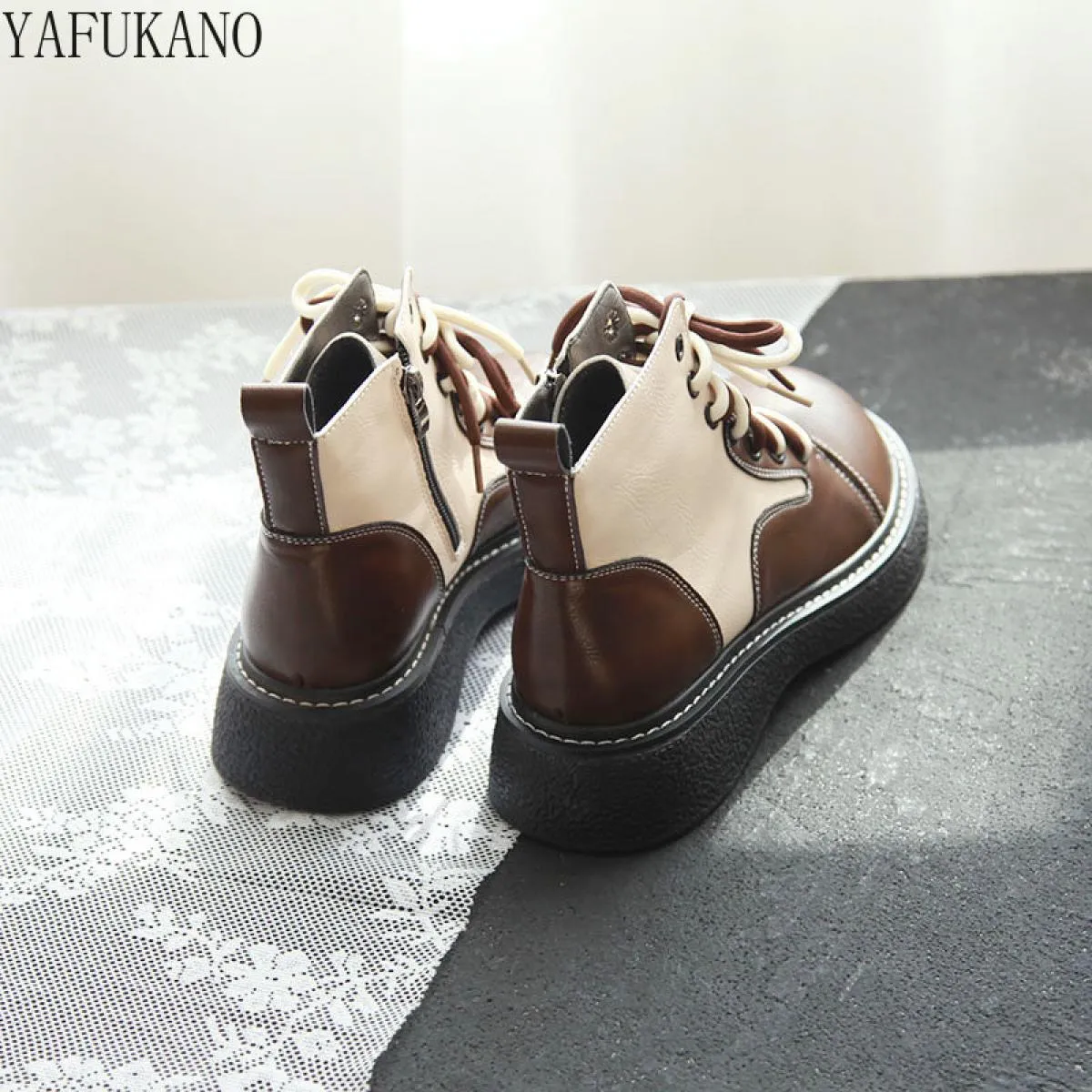 Stivali da donna con fondo spesso 5 cm dal design bicolore Stivali Chelsea con aumento di altezza in stile britannico Mori Lette