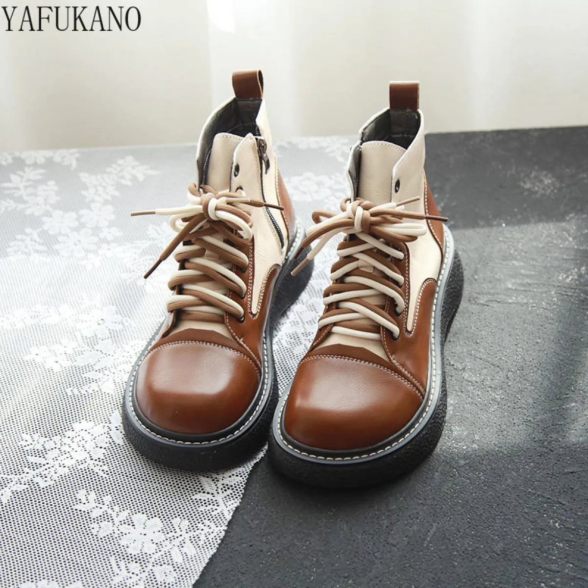 Stivali da donna con fondo spesso 5 cm dal design bicolore Stivali Chelsea con aumento di altezza in stile britannico Mori Lette