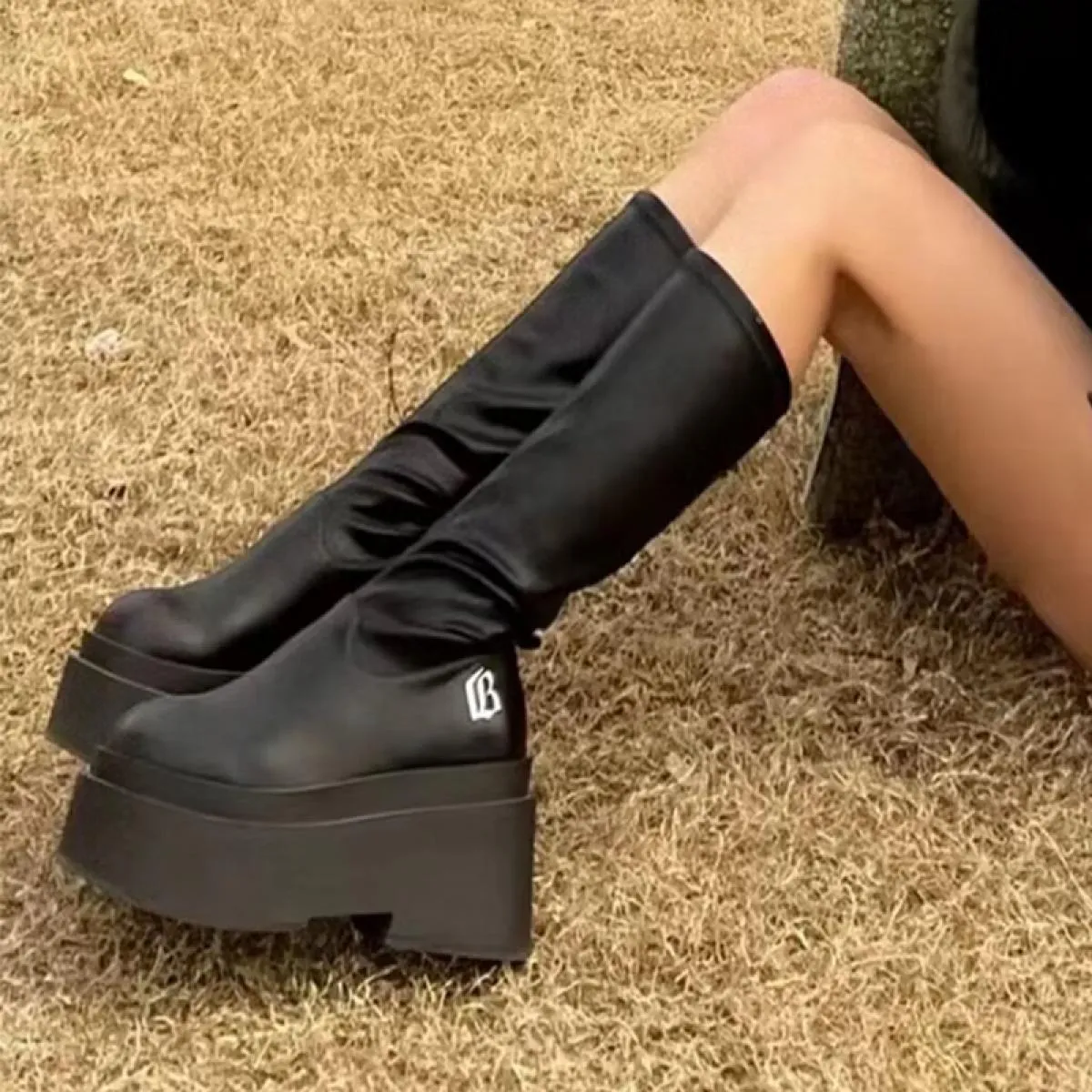 Stivali da moto alti da donna con tacco alto stivali da moto alti con plateau scarpe invernali moda stivali Chelsea Goth nuova t