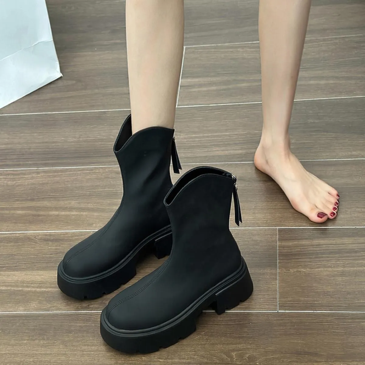 Stivali da moto con tacco medio alla caviglia invernali da donna scarpe moda con plateau 2023 stivali Chelsea Goth di nuova tend