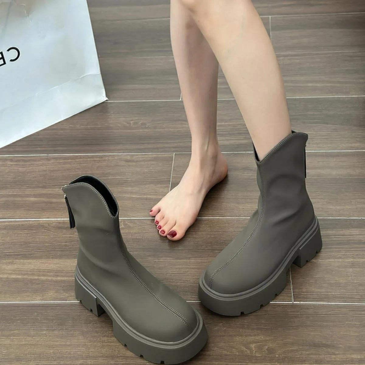 Stivali da moto con tacco medio alla caviglia invernali da donna scarpe moda con plateau 2023 stivali Chelsea Goth di nuova tend