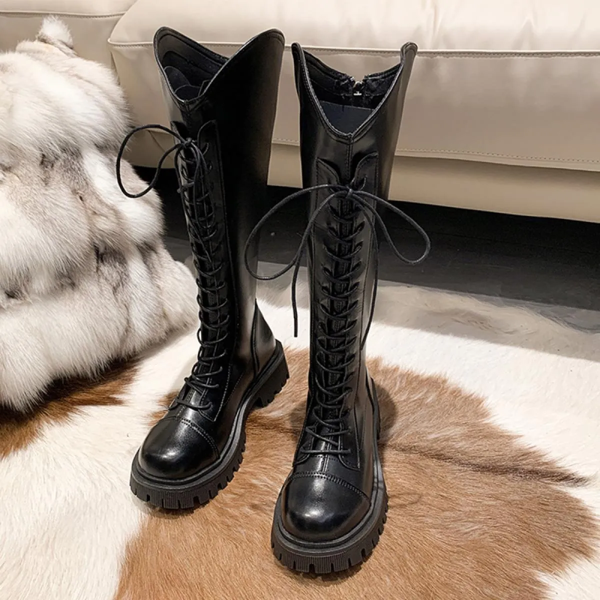 Stivali da moto da donna Lace Up Winter Knee High Mid Heels Scarpe Chelsea Boots Goth 2023 Nuovo marchio di lusso Gladiatore Bot
