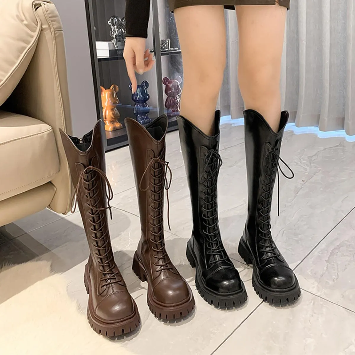 Stivali da moto da donna Lace Up Winter Knee High Mid Heels Scarpe Chelsea Boots Goth 2023 Nuovo marchio di lusso Gladiatore Bot