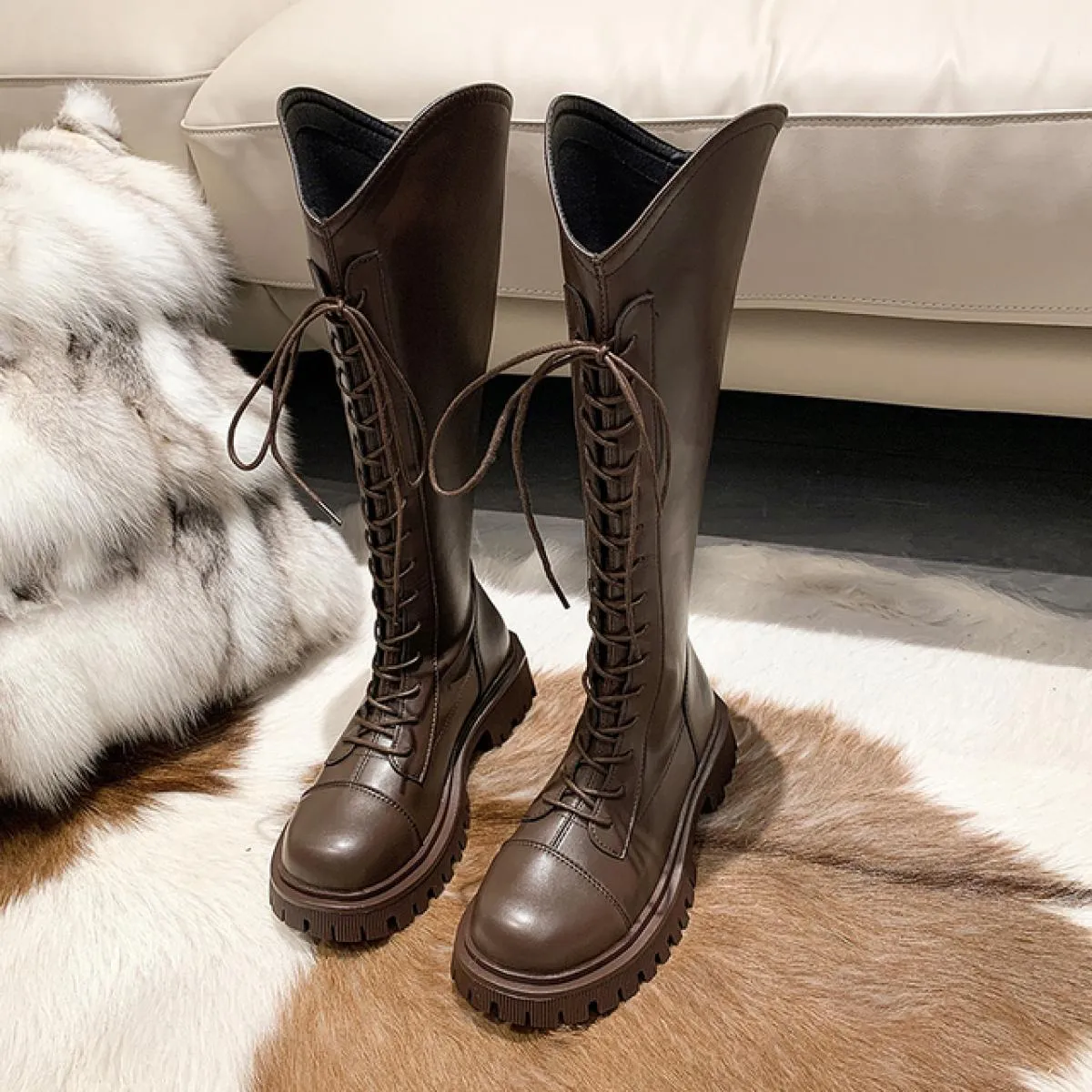 Stivali da moto da donna Lace Up Winter Knee High Mid Heels Scarpe Chelsea Boots Goth 2023 Nuovo marchio di lusso Gladiatore Bot