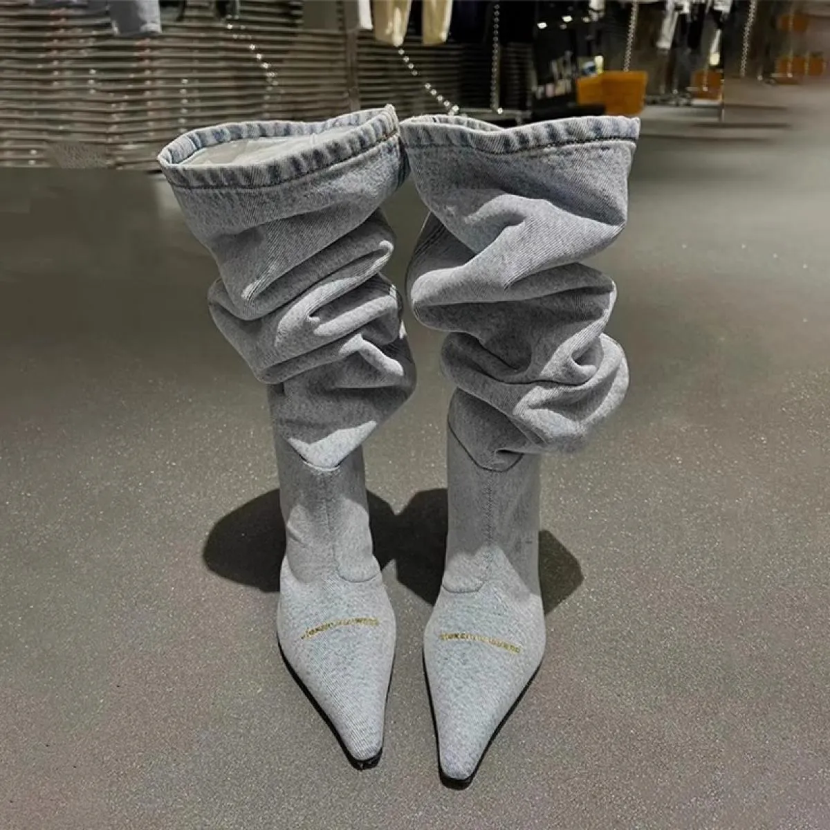 Stivali da moto Punta a punta Tacchi alti Scarpe da donna Stivali Chelsea alti al ginocchio 2023 Inverno Nuovo marchio di lusso